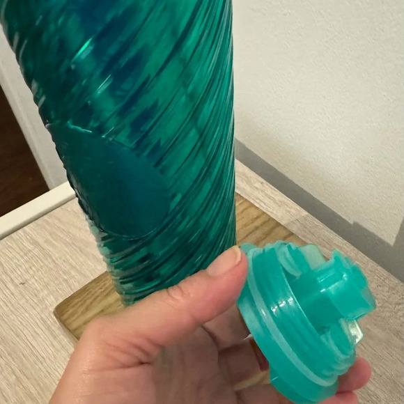 STARBUCKS COFFEE 2022 HOLIDAY GREEN PATTERN 16 OZ ACRYLIC TRAVEL MUG TUMBLER NEW - Picture 8 of 11